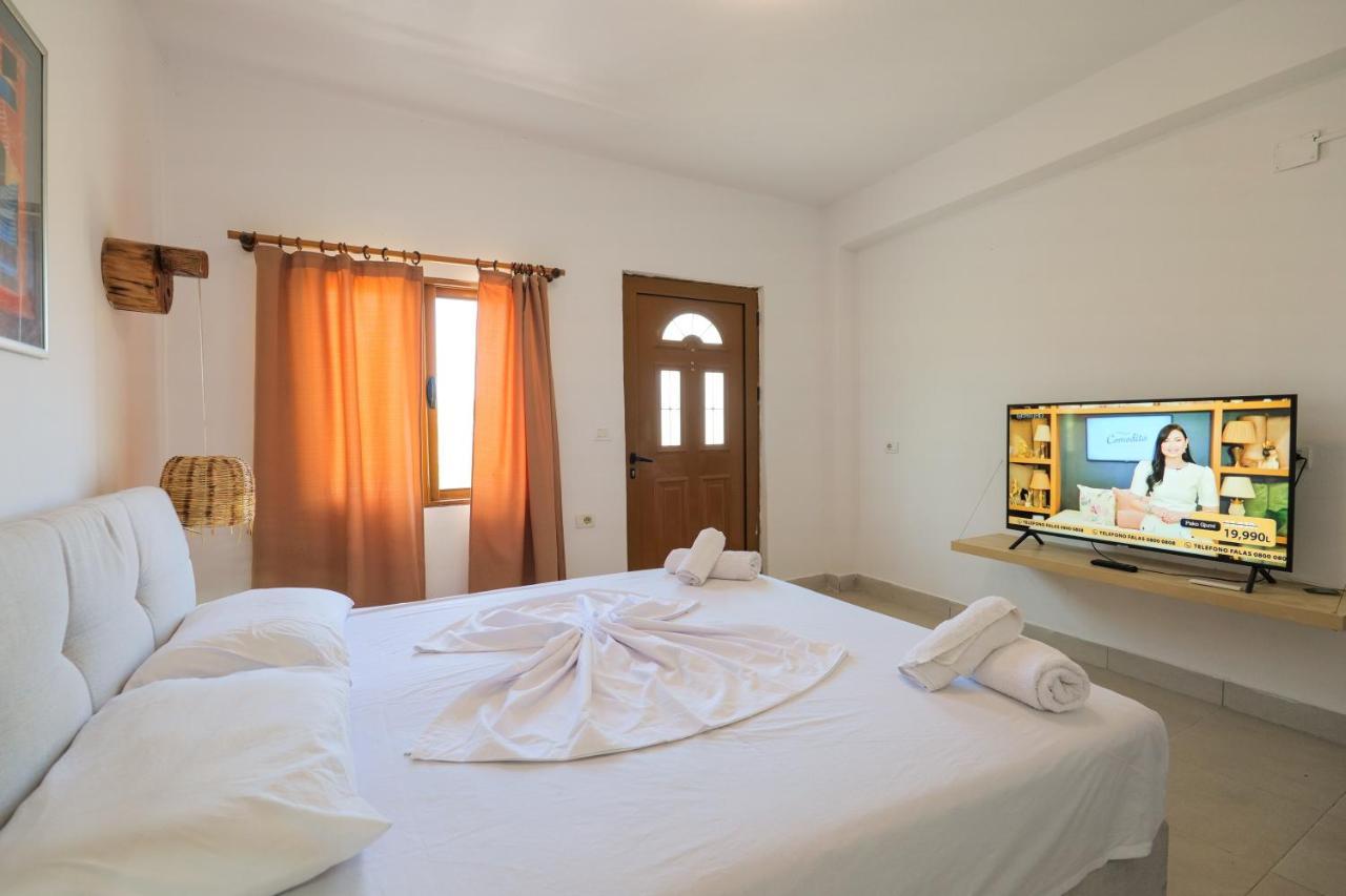 Garden Villa Lake Side & Glamping Ksamil Extérieur photo