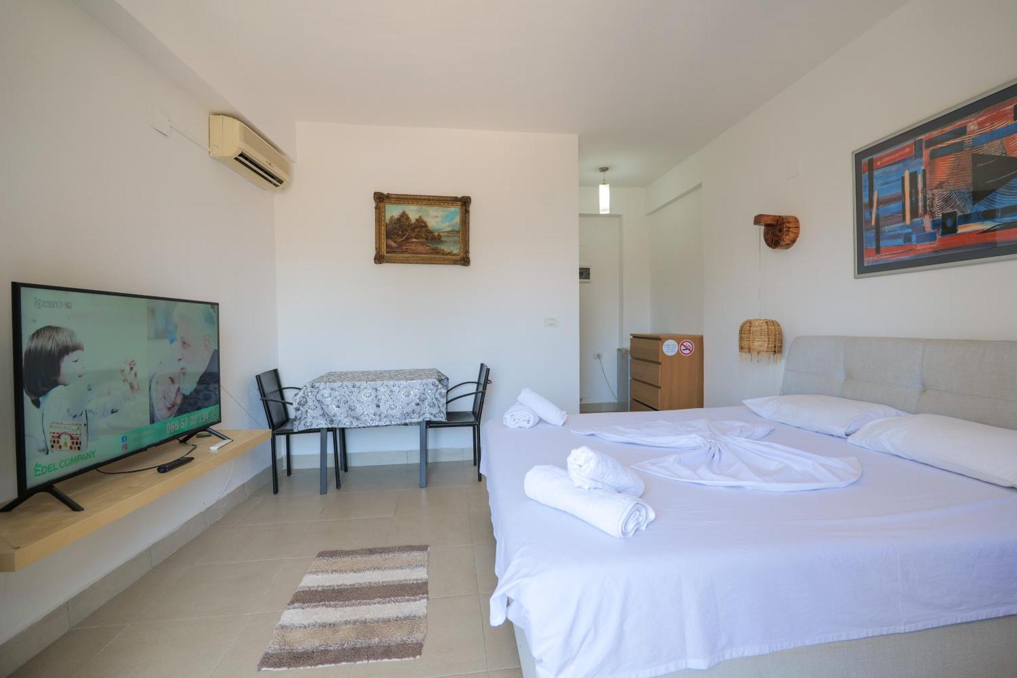 Garden Villa Lake Side & Glamping Ksamil Extérieur photo