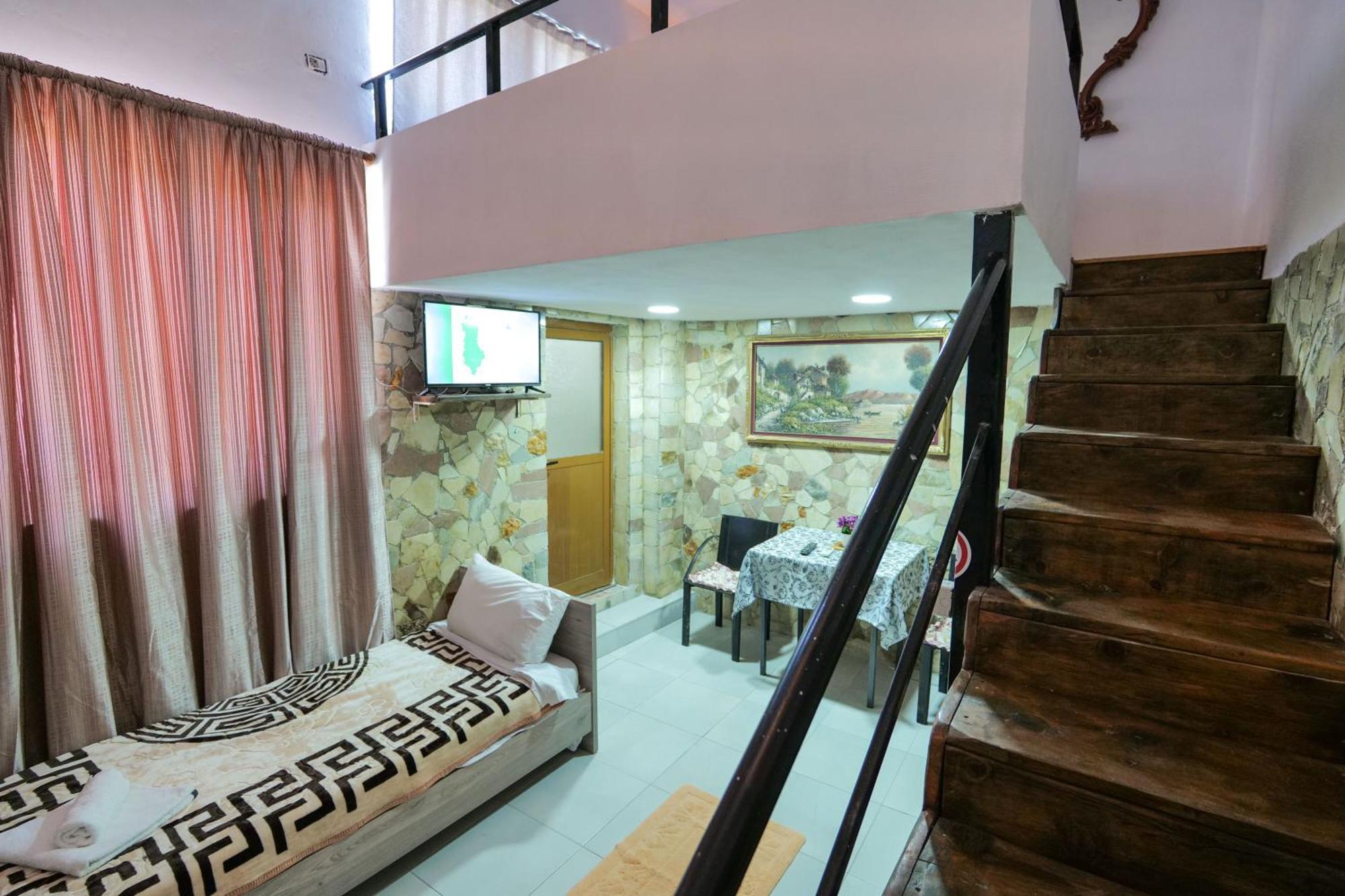 Garden Villa Lake Side & Glamping Ksamil Extérieur photo