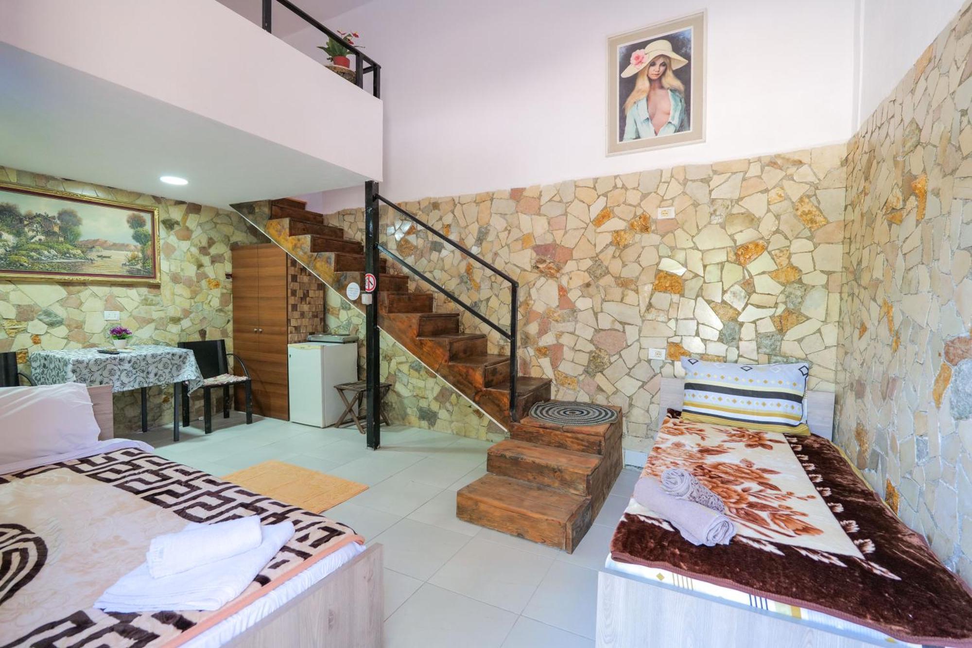 Garden Villa Lake Side & Glamping Ksamil Extérieur photo