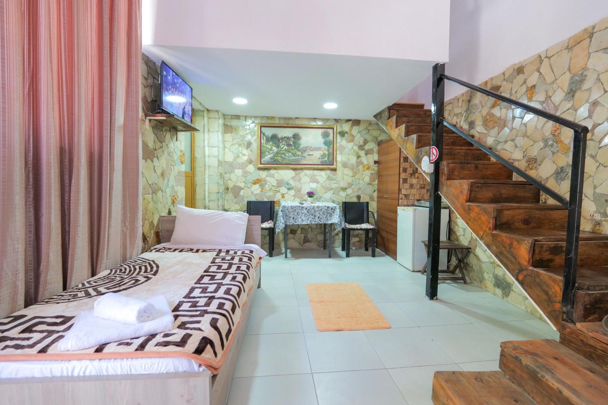 Garden Villa Lake Side & Glamping Ksamil Extérieur photo