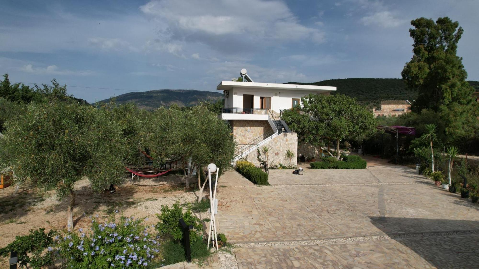 Garden Villa Lake Side & Glamping Ksamil Extérieur photo