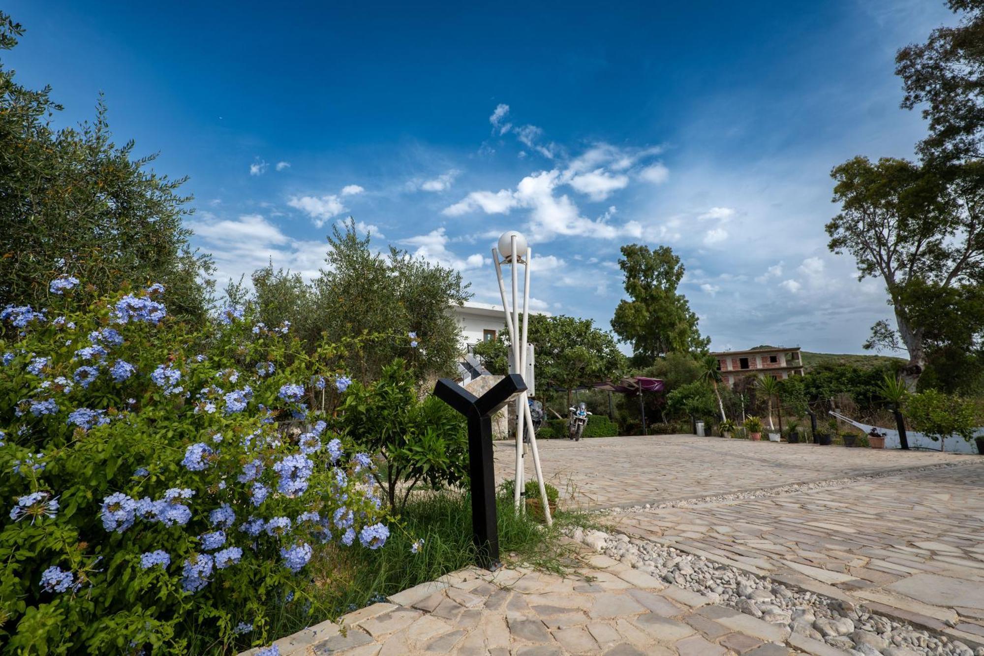 Garden Villa Lake Side & Glamping Ksamil Extérieur photo