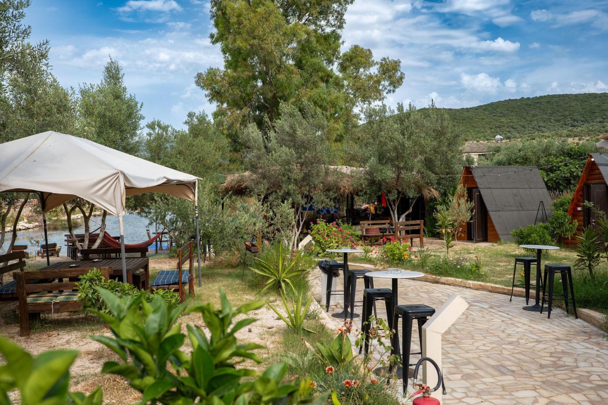 Garden Villa Lake Side & Glamping Ksamil Extérieur photo