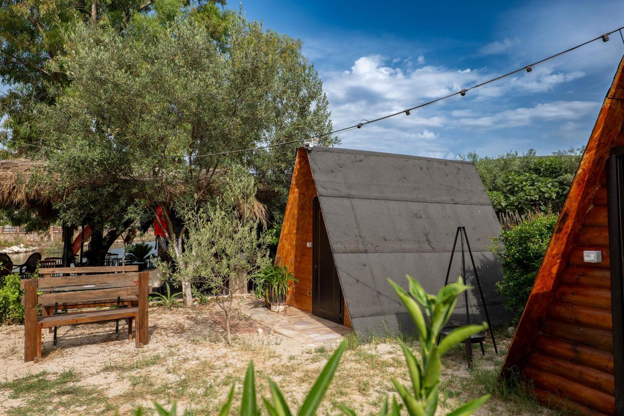 Garden Villa Lake Side & Glamping Ksamil Extérieur photo