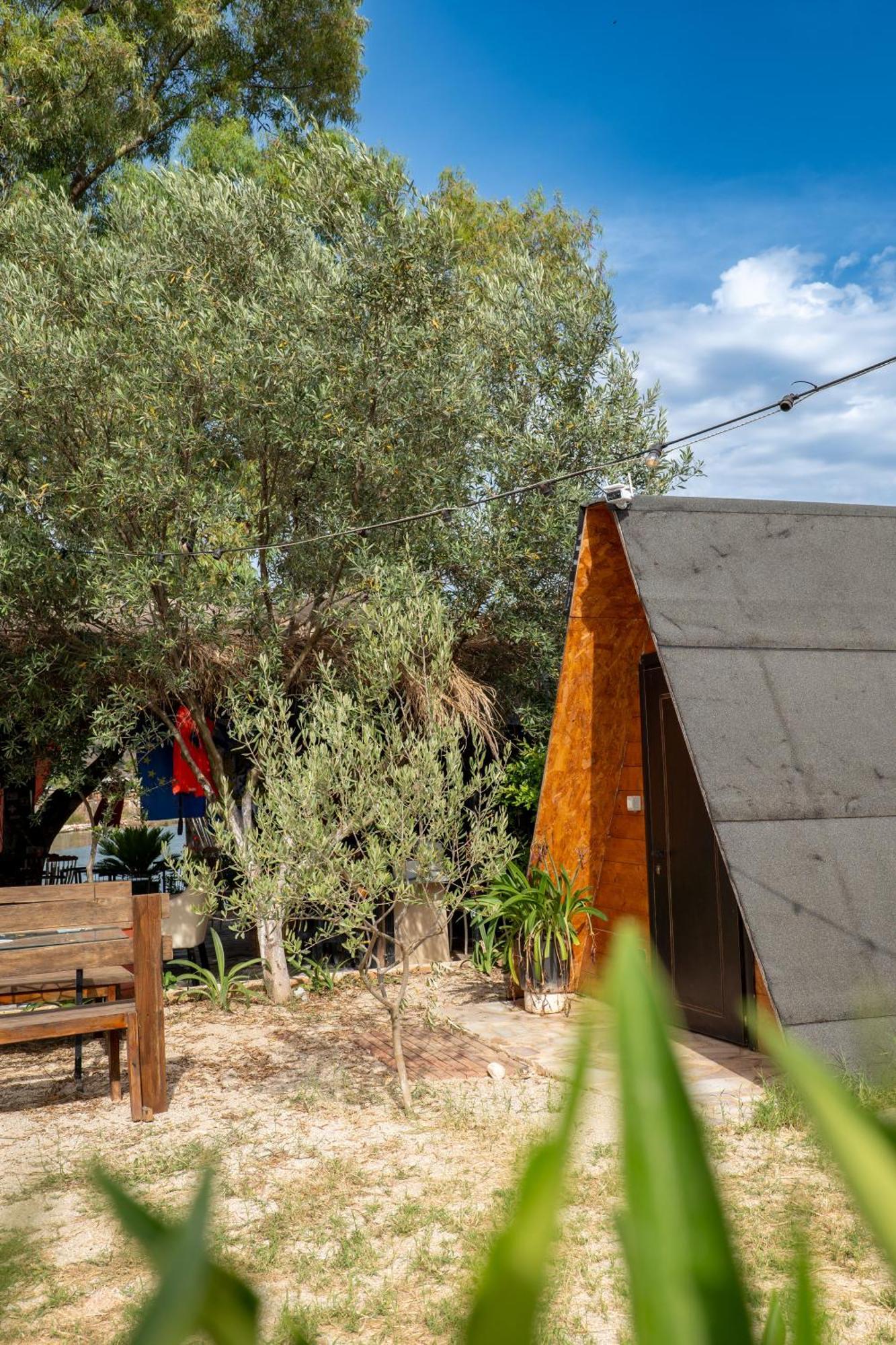 Garden Villa Lake Side & Glamping Ksamil Extérieur photo