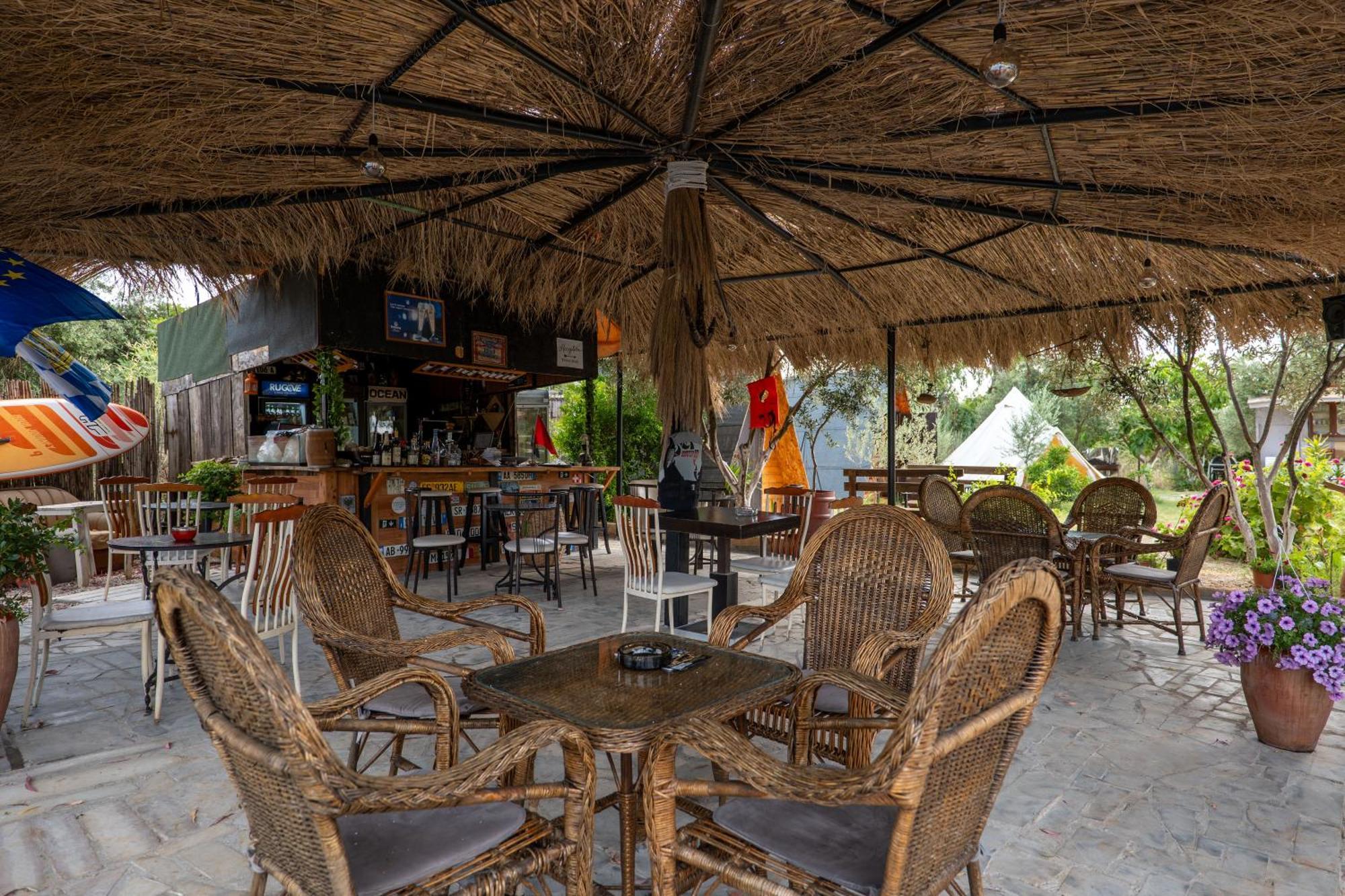 Garden Villa Lake Side & Glamping Ksamil Extérieur photo