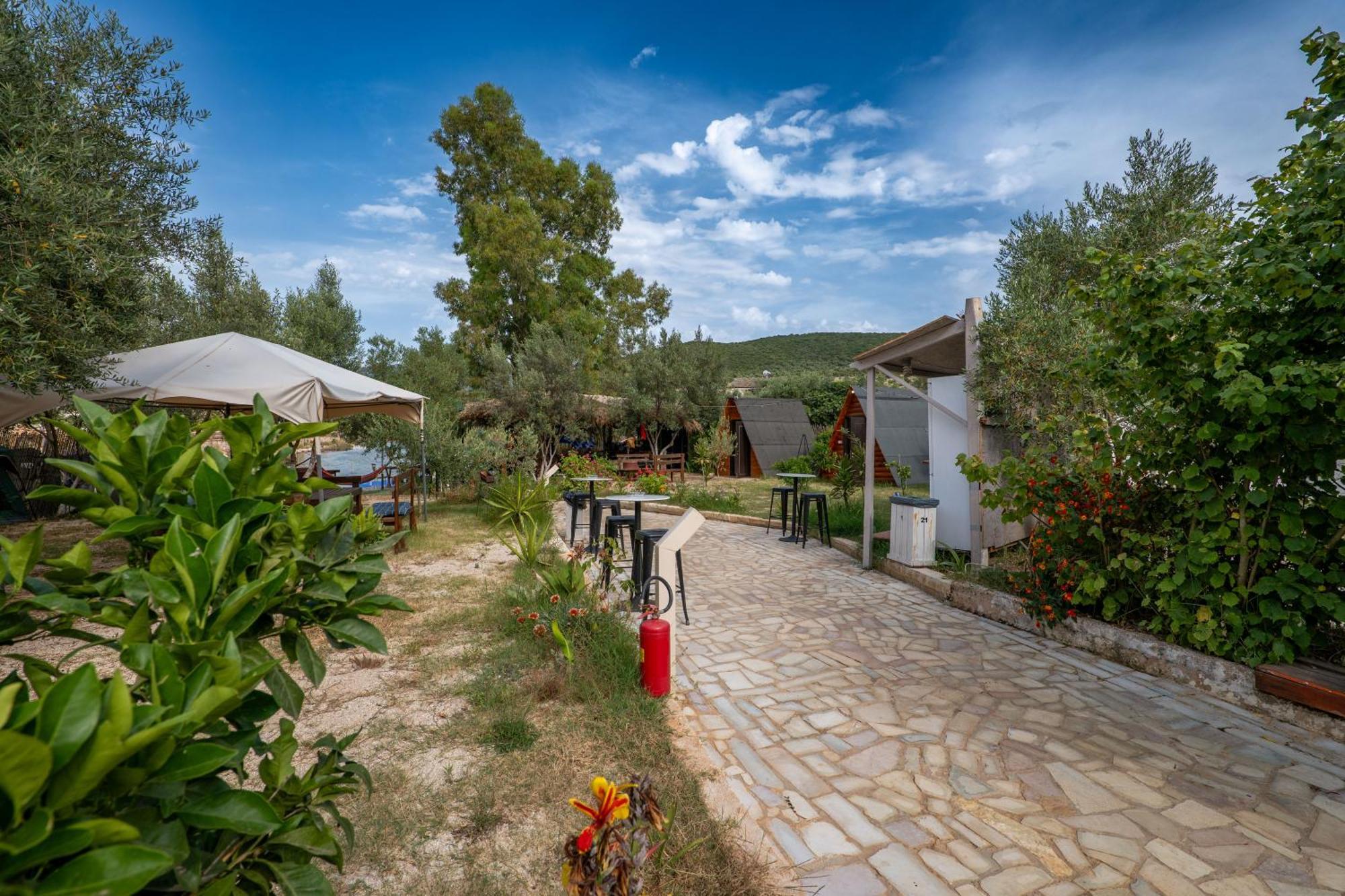 Garden Villa Lake Side & Glamping Ksamil Extérieur photo