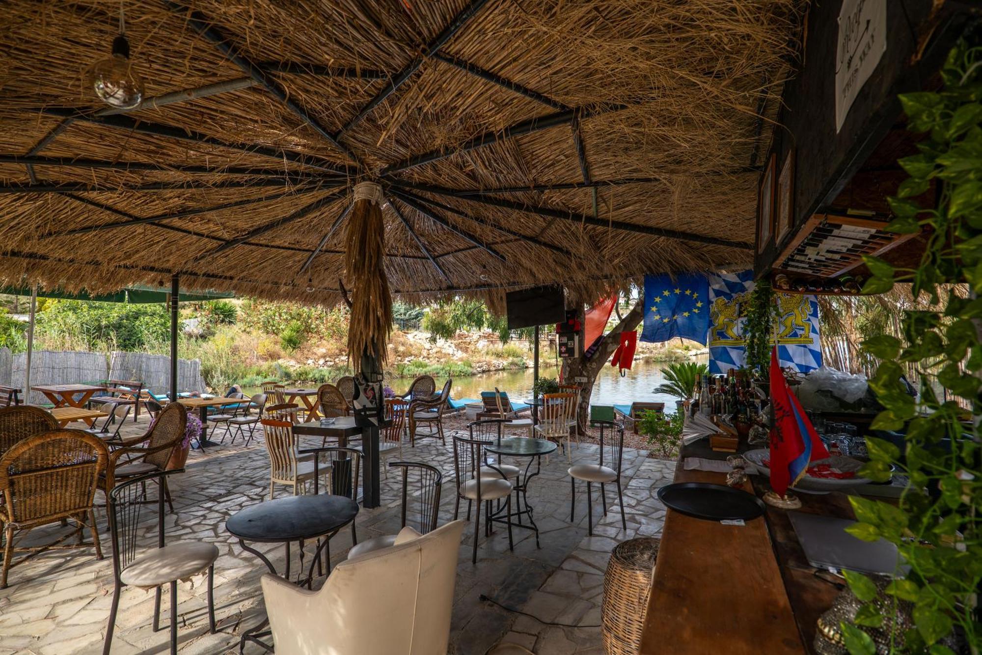 Garden Villa Lake Side & Glamping Ksamil Extérieur photo