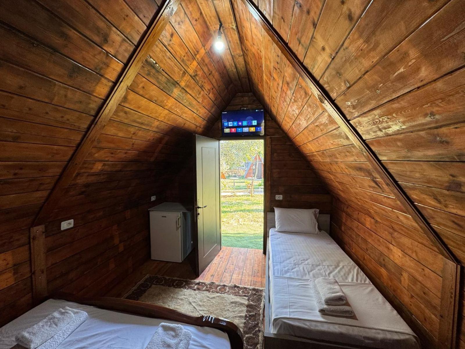 Garden Villa Lake Side & Glamping Ksamil Extérieur photo